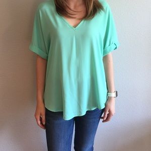 S Lush flowy mint blouse